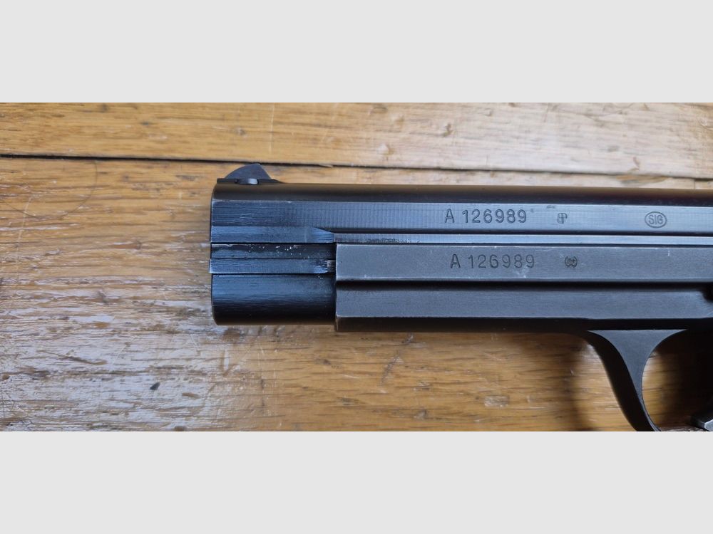 Sehr schöner SIG P210-2 Pistol – Mythos des 9 para – Militärwaffe des 4. Vertrags – Ca. 1957/60-62 – Sehr gute Brünierung – Traumhaftes Funktionieren und Lauf – 2. Magazin und Holster (alles dabei!) zusätzlich geliefert – Zustand TBE+/TBE++!, Bild 7 von 26