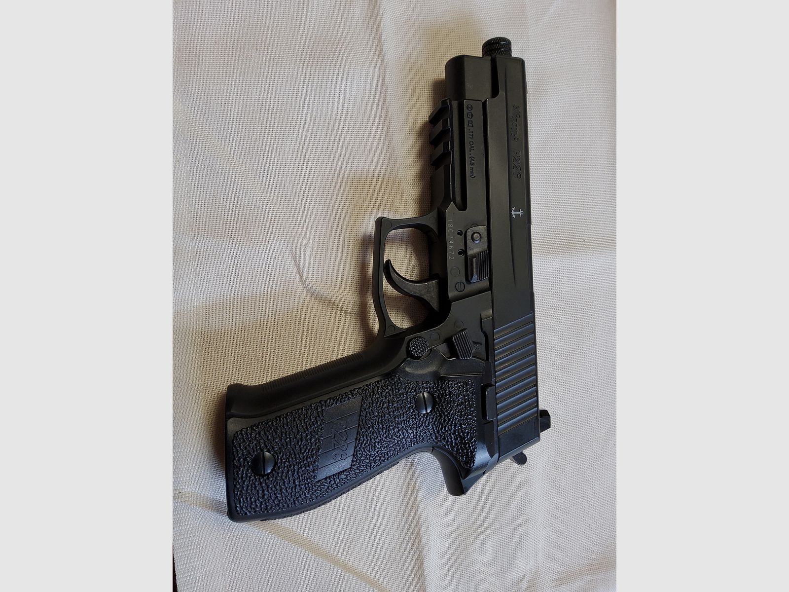 Pistolet Co2 Sig Sauer P226 Diabolo 4,5 mm noir Blowback