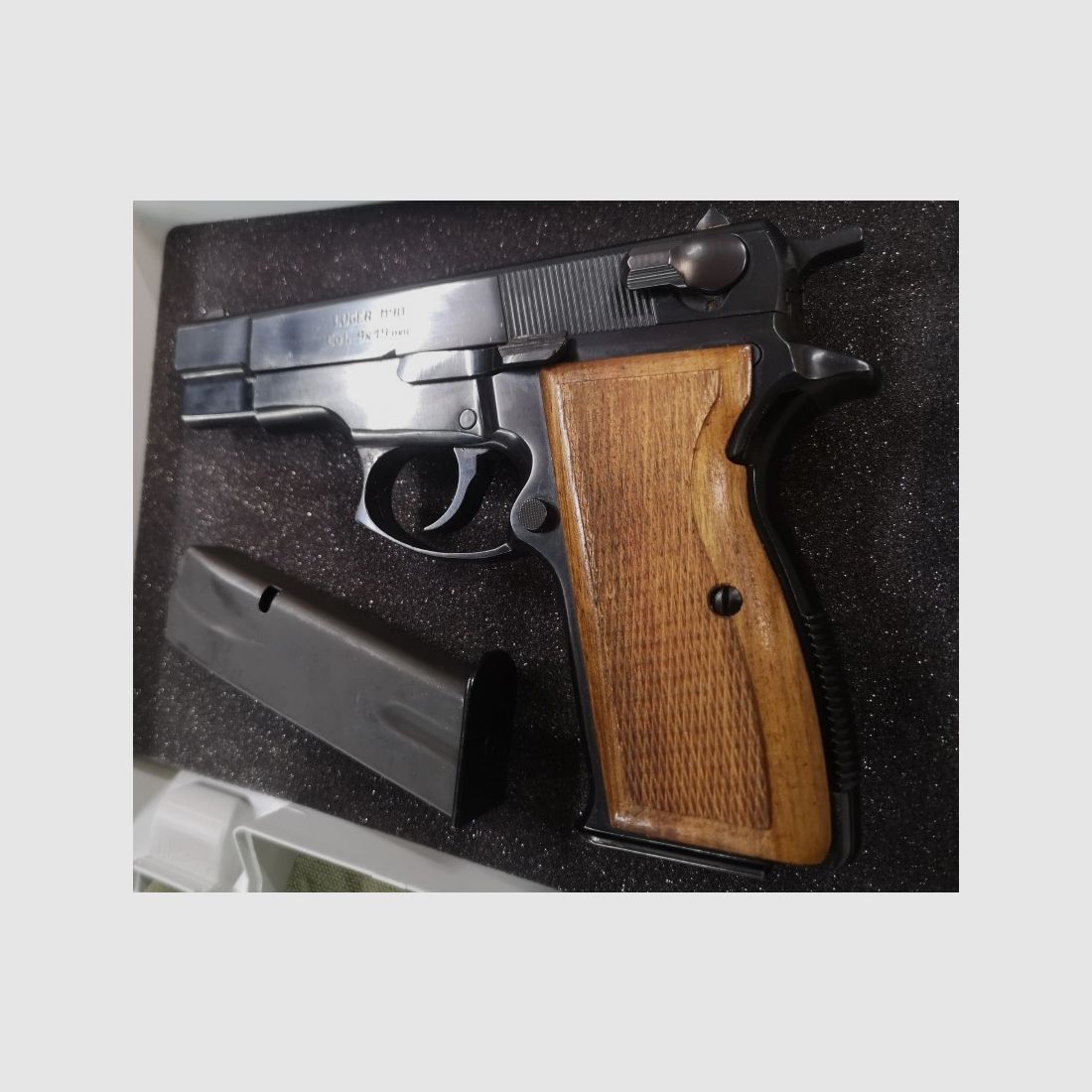 LUGER M90 Selbstladepistole  GANZSTAHL "Sammlerstück"