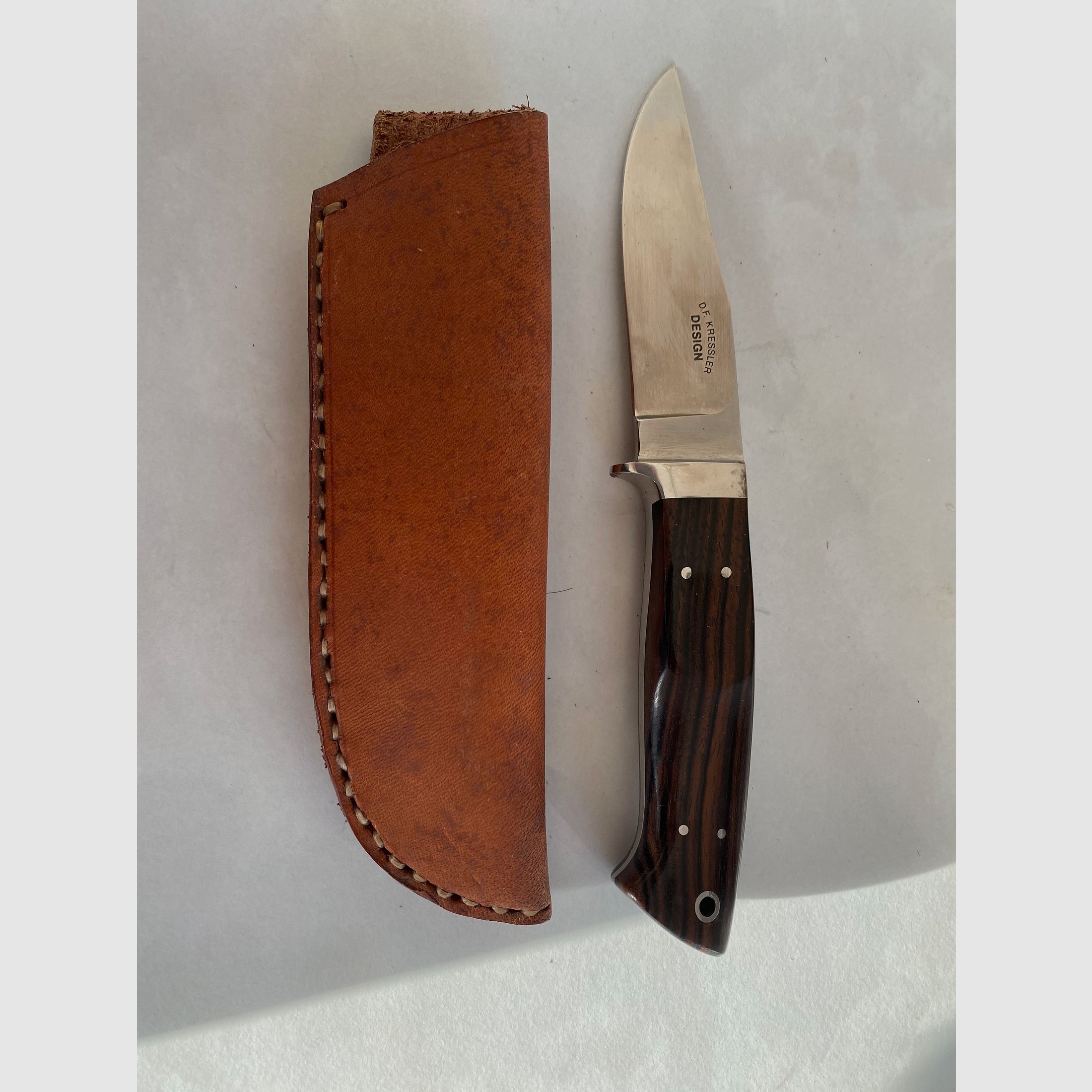 Couteau fixe – Design D. KRESSLER – avec étui en cuir