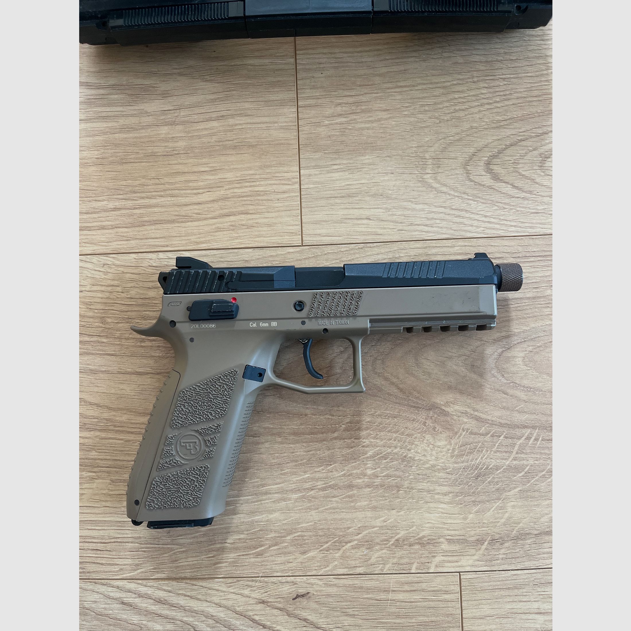 KJ Works CZ P09 Airsoft 6mm with metal slide