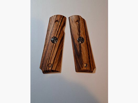 Griffschalen der Cold 1911 oder ME Sport 1911, siehe Bild.