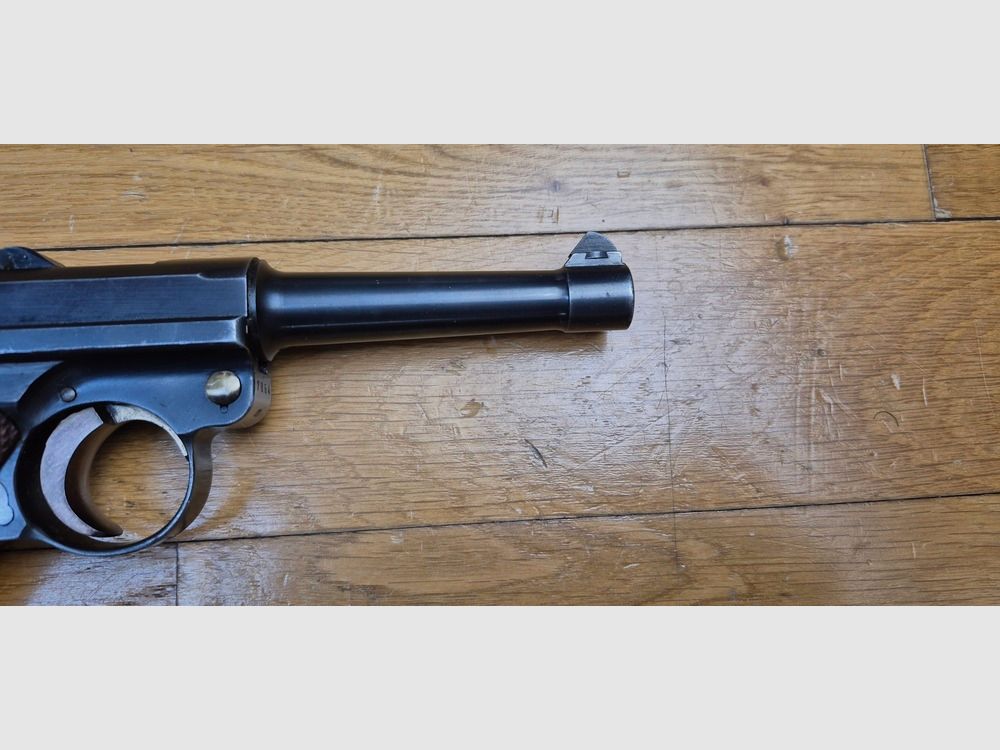 Sehr schöner und atypischer Luger P08 – Herstellung Mauser Code 42 mit „Mauser Banner“ – Waffe „bi-matrikuliert“ – Auf Basis einer seltenen Mauser-Waffe von 1942 – Mechanik mehr als ausgezeichnet – Ästhetik superb – Lauf ausgezeichnet – Superbe Luger zum Schießen für eine hervorragende Gelegenheit! TBE++, Bild 25 von 25
