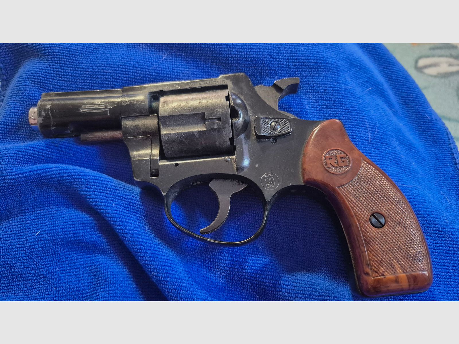 REVOLVER AUS NACHLASS 9 mm