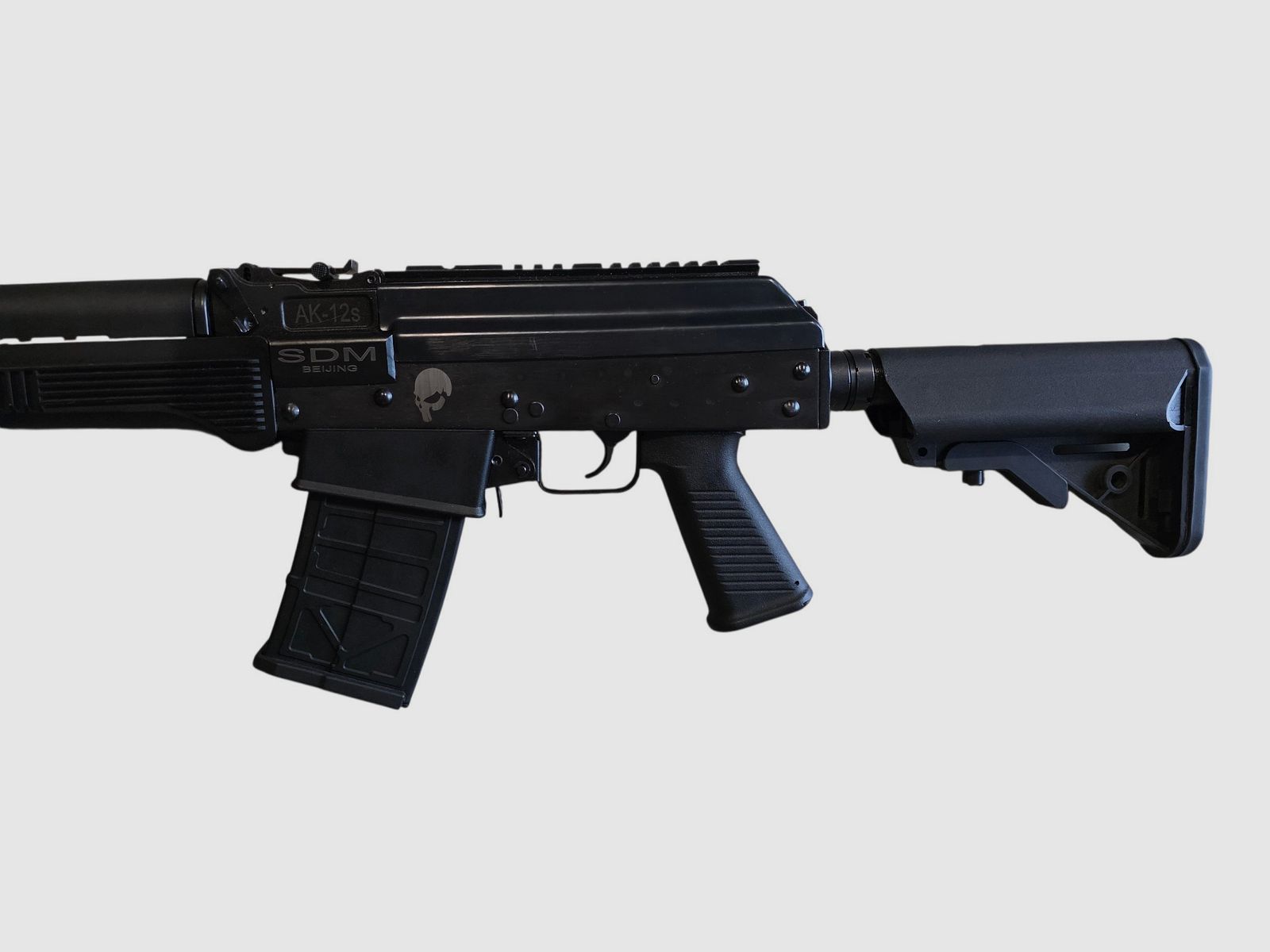 Semi-automatisch geweer SDM model AK-12 S Tactical – Kal. 12/76 – Gebruikt, afbeelding 4 van 7