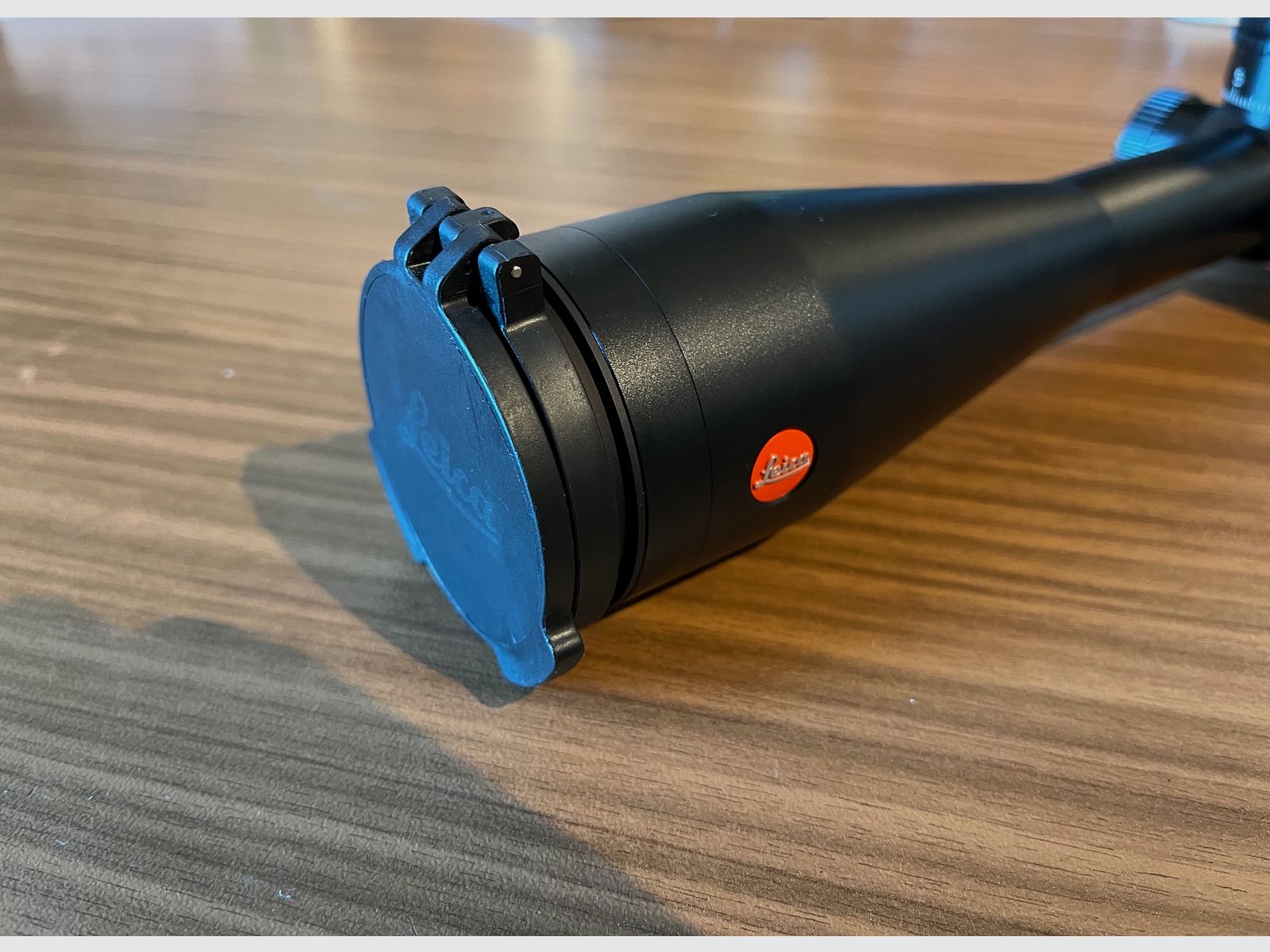 LEICA AMPLUS 6 2.5-15x50i Zielfernrohr (BDC), Absehen L - 4a + Flip Cover vorne