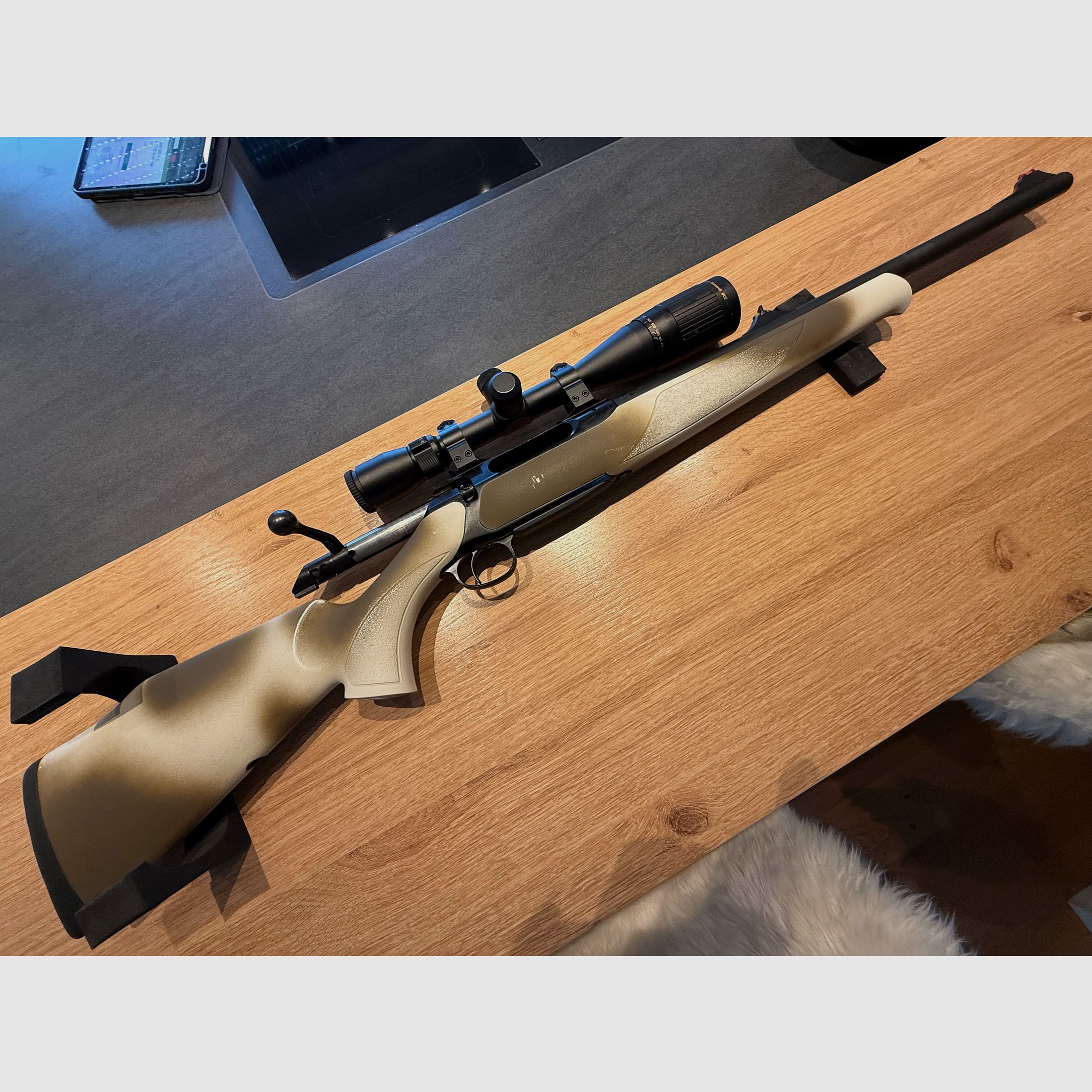 Sauer 202 rifle de repetición en calibre .308 Winchester con Nikon Monarch UCC 6,5–20× mira