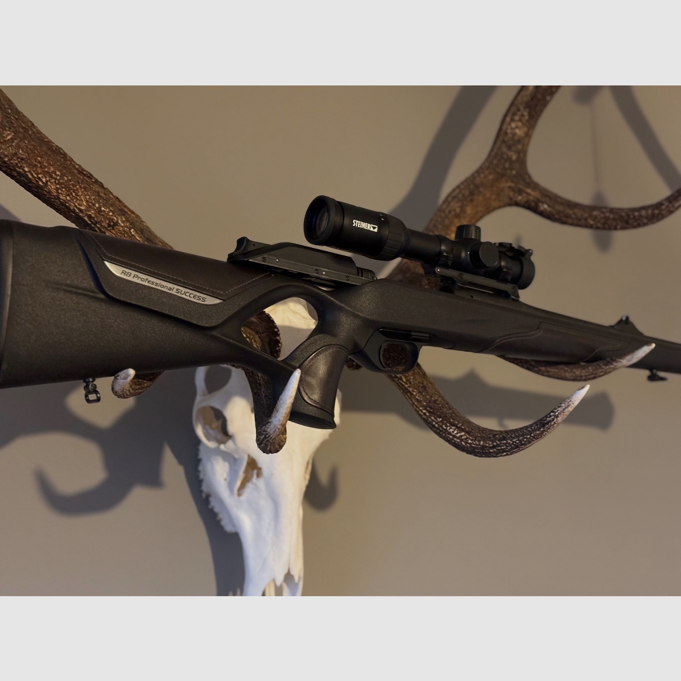 Blaser R8 leren kolf / linkshandig in kaliber 30/06