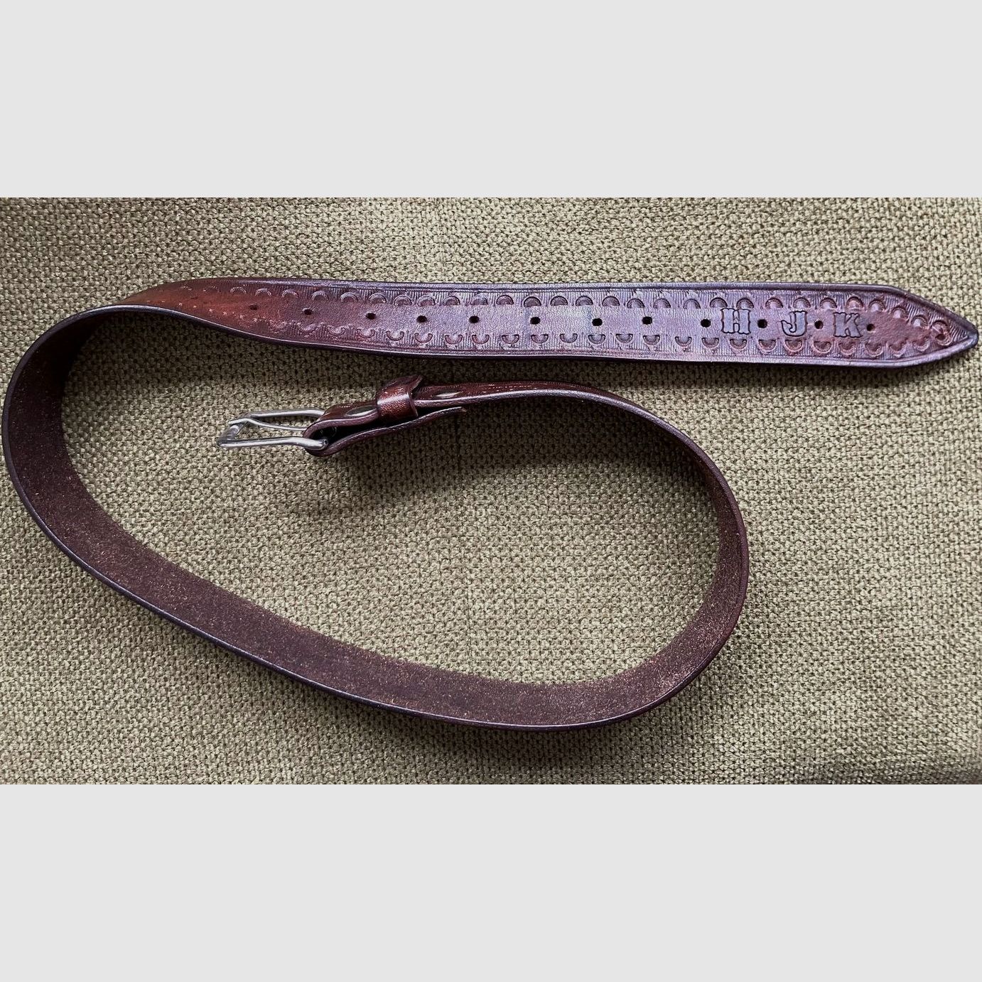 HKDesign  Art. Nr.010  Gürtel - 40 mm breit mit Randschlagmuster, Gesamtlänge 101 cm,   mit Monogramm,  daher = 2. Wahl