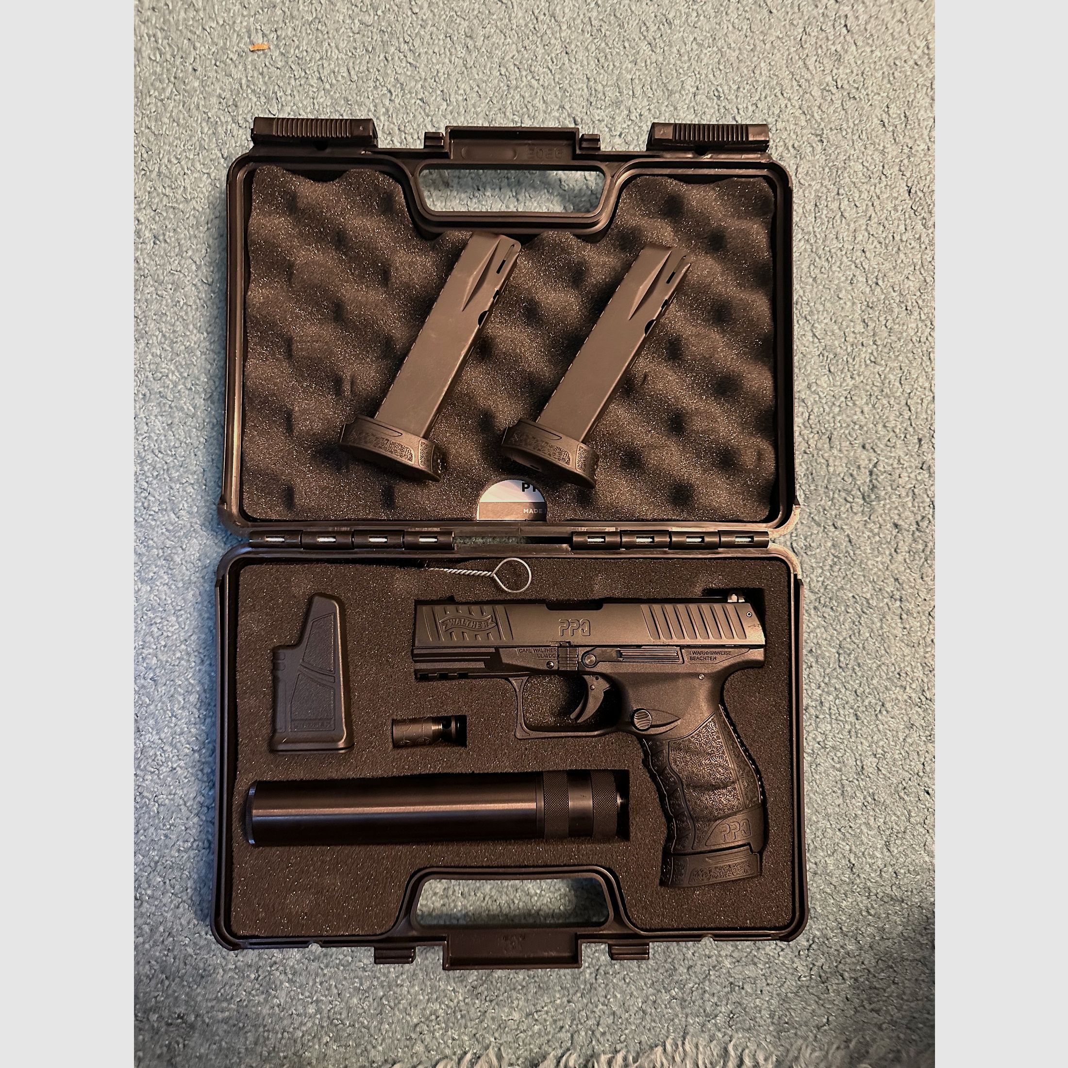 Walther PPQ M2 Navy Kit + 2 Ersatzmagazine 