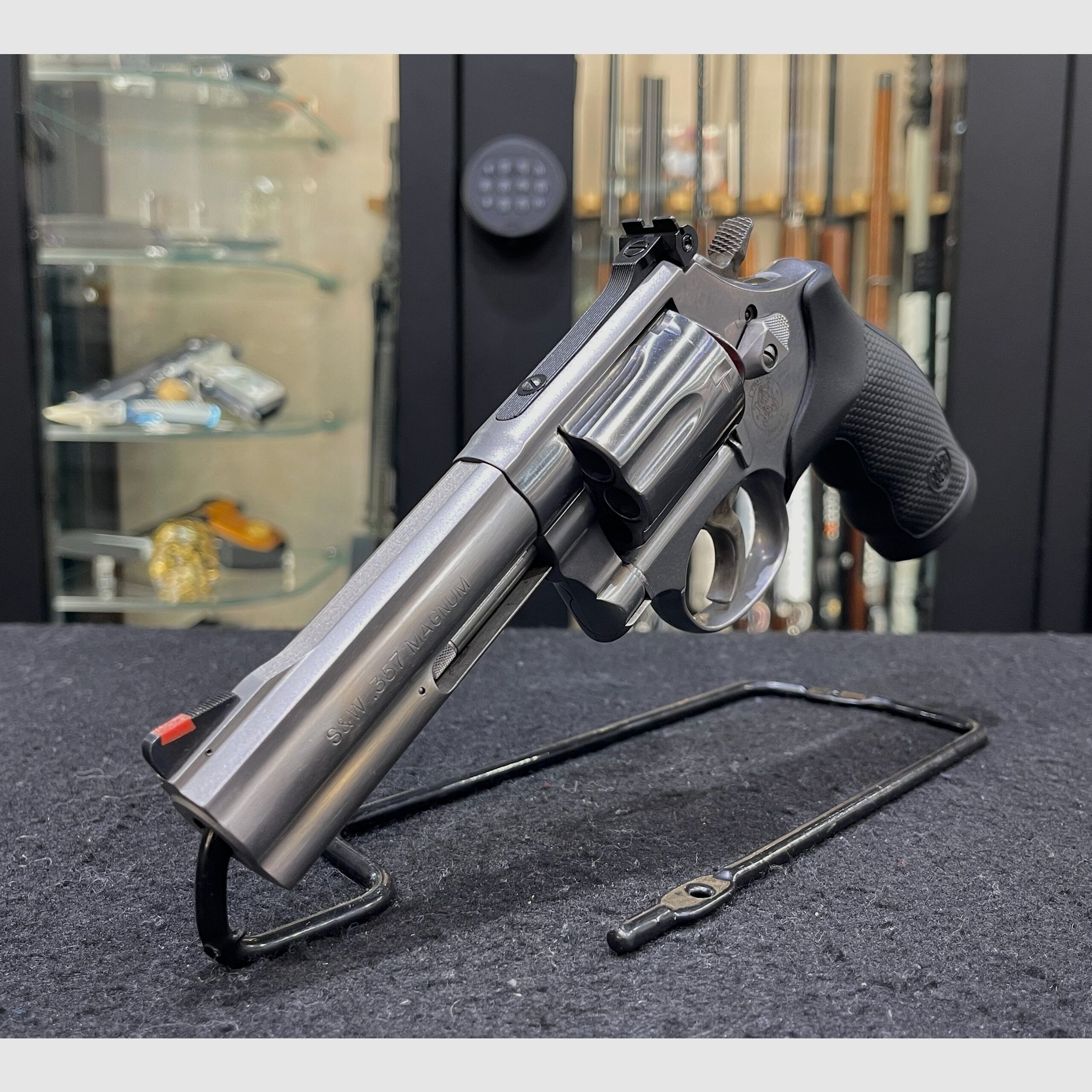 SMITH & WESSON 686 DISTINGUISHED PLUS 4”, immagine 10 di 12
