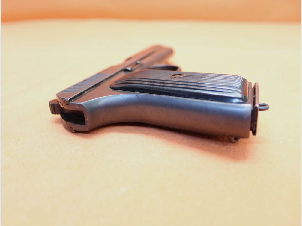 Radom Ha.Pistole .22lr Radom Tokarev TT-33 Sportowy Fabrikzeichen 11 im Oval mit Ladepatronen