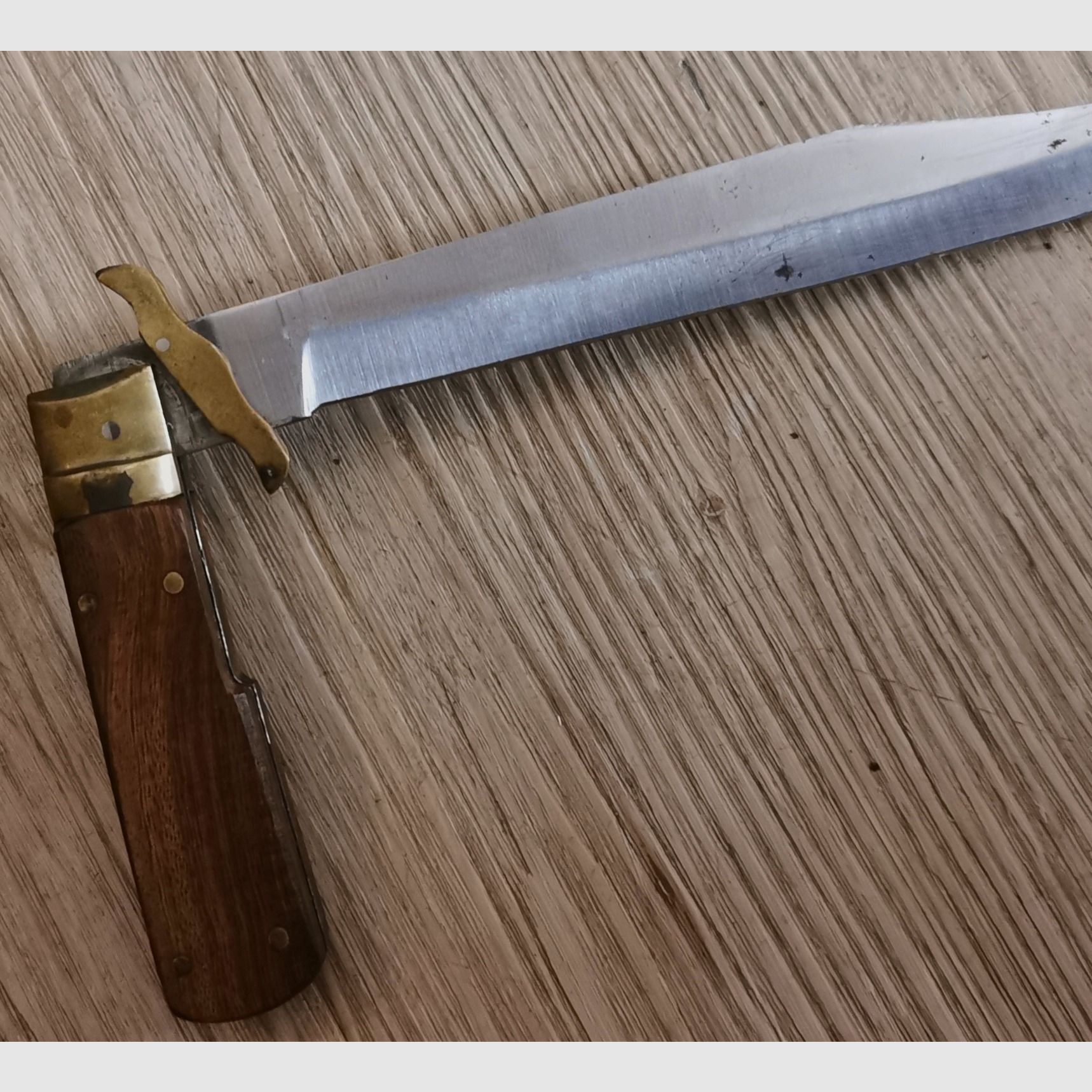 Coltello a serramanico leopardato antico