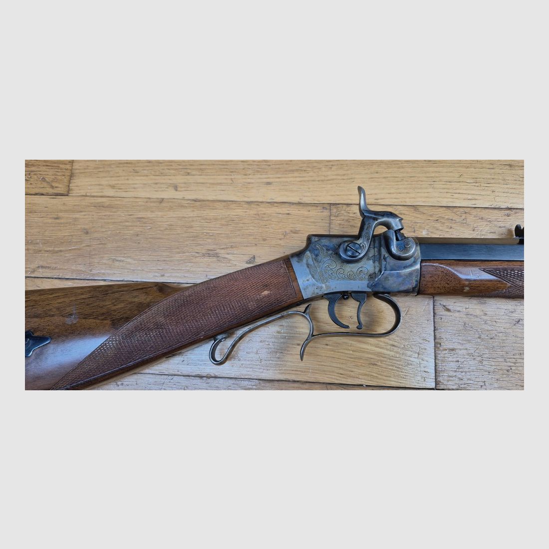 Très belle reproduction de Carabine de précision Edwin Wesson – Modèle vers 1845/49 – Cal .50 – Fabrication Italienne Moffra di Mainardi pour Hege en Allemagne – Arme poudre noire réputée pour sa précision longue distance – Très belles finitions – Jaspage à 90% – Bois en TBE – Très beau canon – Excellente mécanique – Arme de 1978 – Superbe et rare dans le monde poudre noire- TBE++, image 4 sur 39