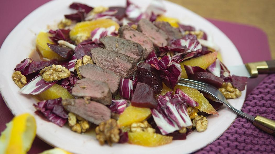 Winterlicher Salat mit warmer Wildentenbrust