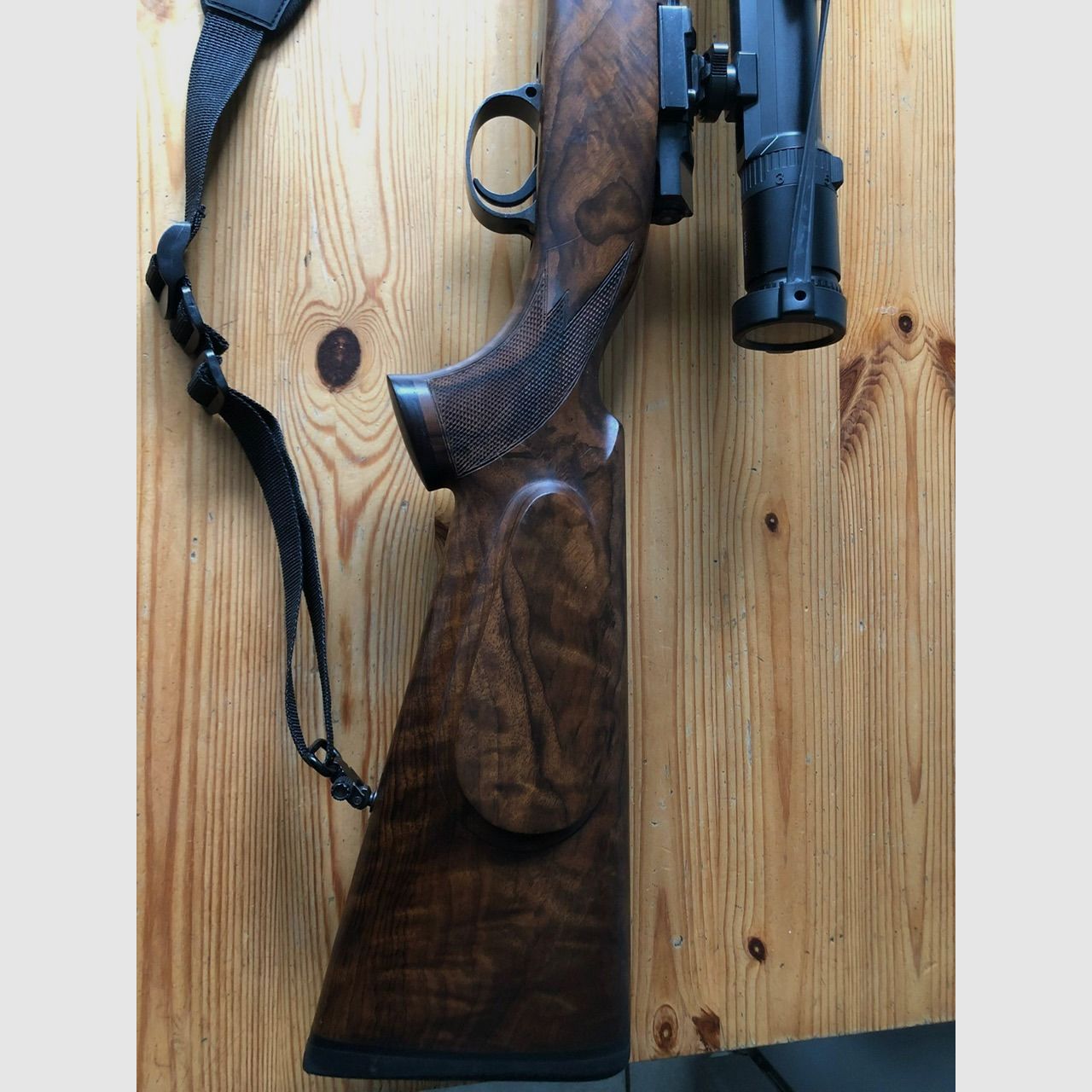 Repetierbüchse Mauser System K98 Kaliber 9,3 x 62 mit Zeiss Diavari M 3-12x56 mit Leuchtpunkt