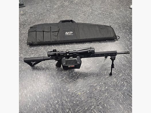 Savage MSR .223 con bipiede e cannocchiale Bushnell Banner 4-16x44