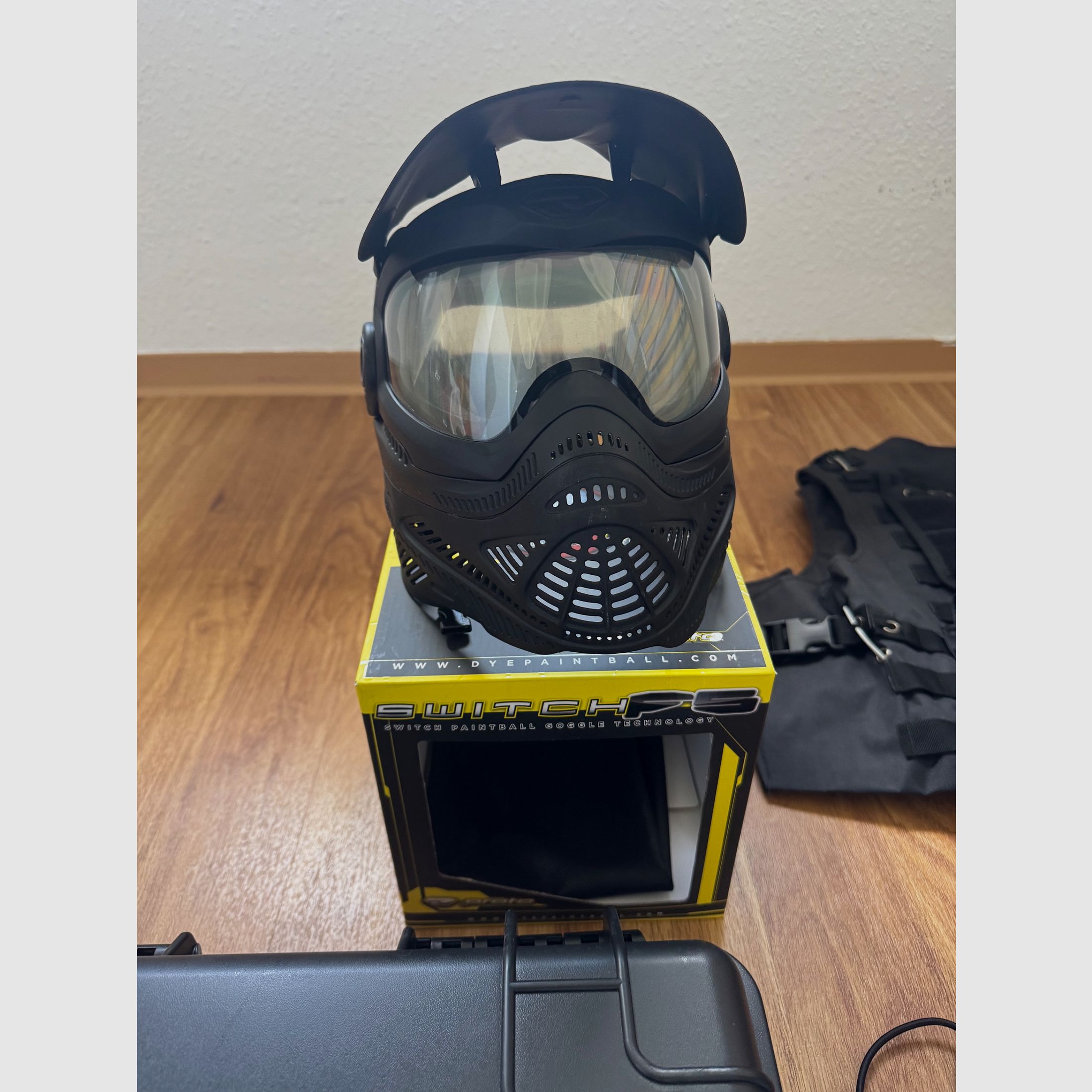 Set complet Paintball NEUF & jamais utilisé – Tippmann FT-12, masque Proto, tenue camo (XXL), Mechanix L & accessoires Prix négociable, image 5 sur 12