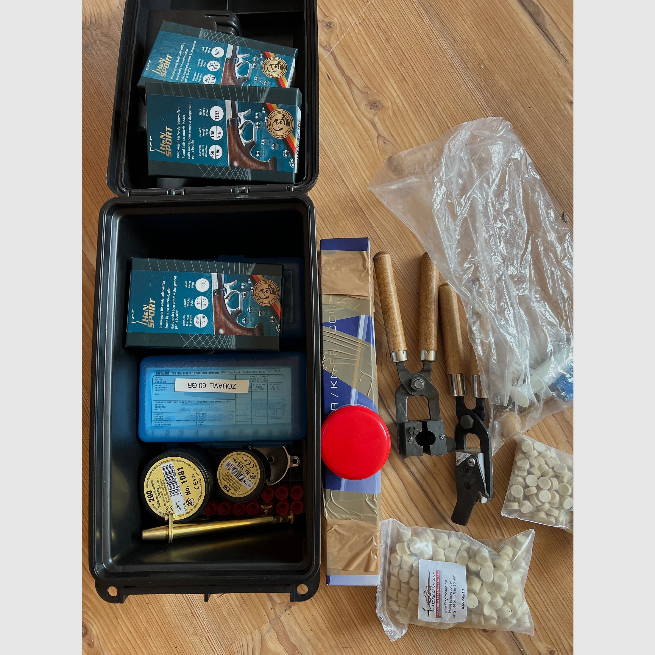 Perdersoli Gewehr 58   Ardesa Pistool 45  met accessoires
