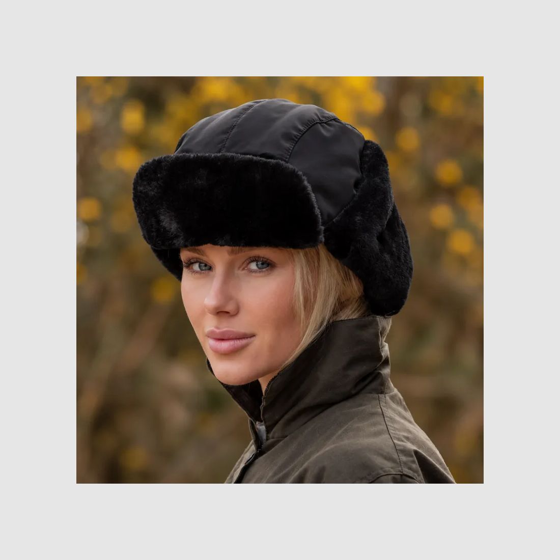 Cappello da trapper nero Walker & Hawkes in pelliccia sintetica, immagine 5 di 5