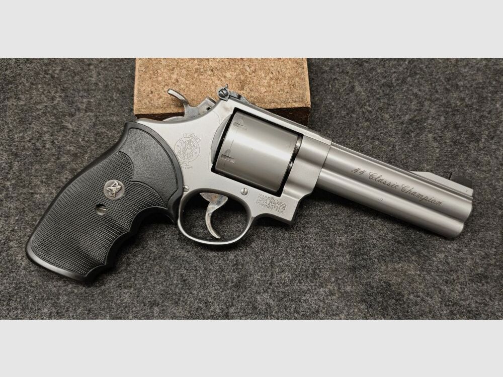 Smith & Wesson 629-4 Classic Champion