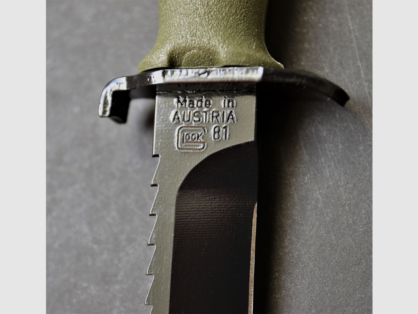 Glock Feldmesser FM 81 oliv – Militärisches Mehrzweckmesser