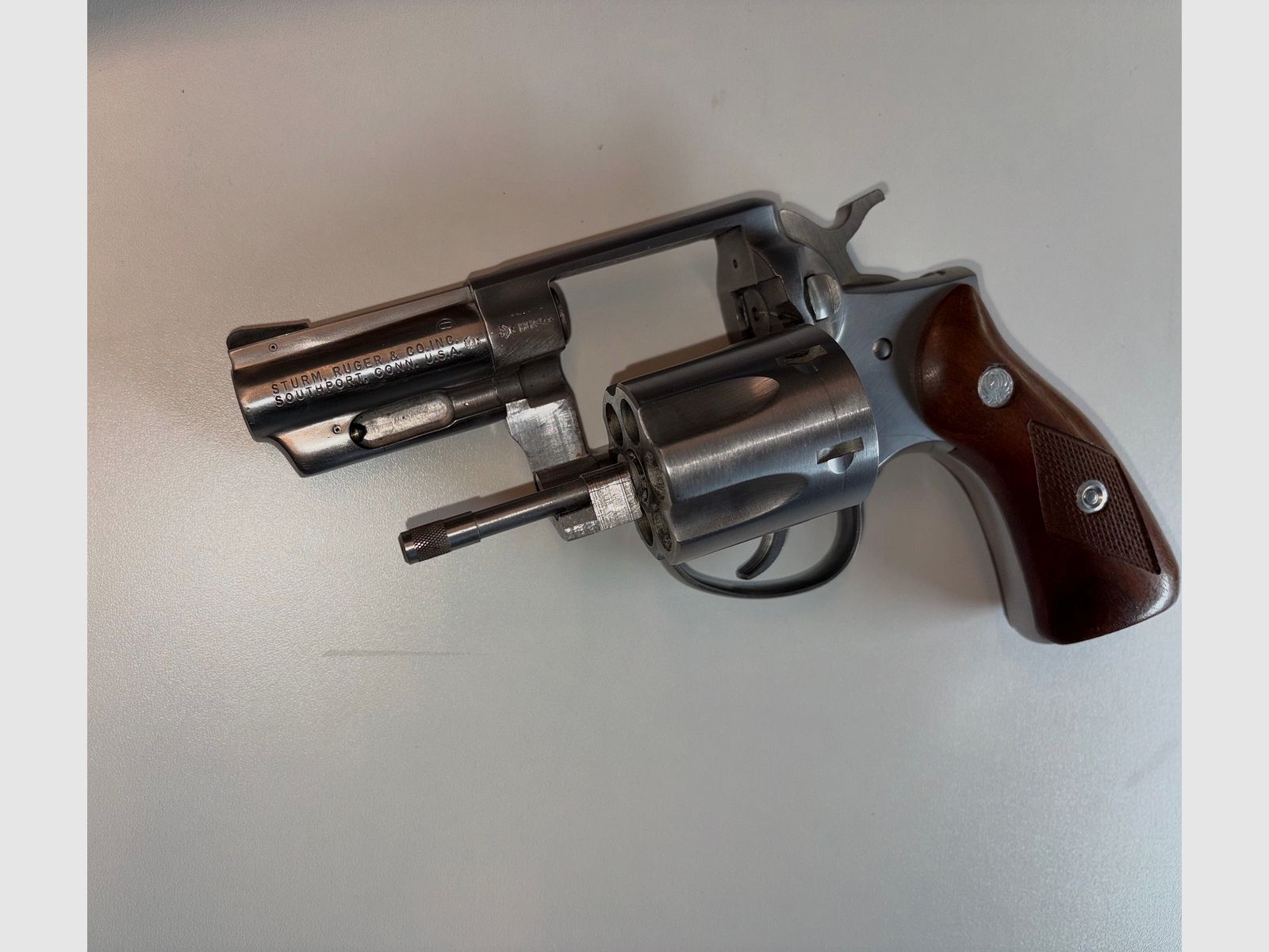 Revolver Ruger Speed-Six, Cal..357 Mag. incl. fondina in pelle