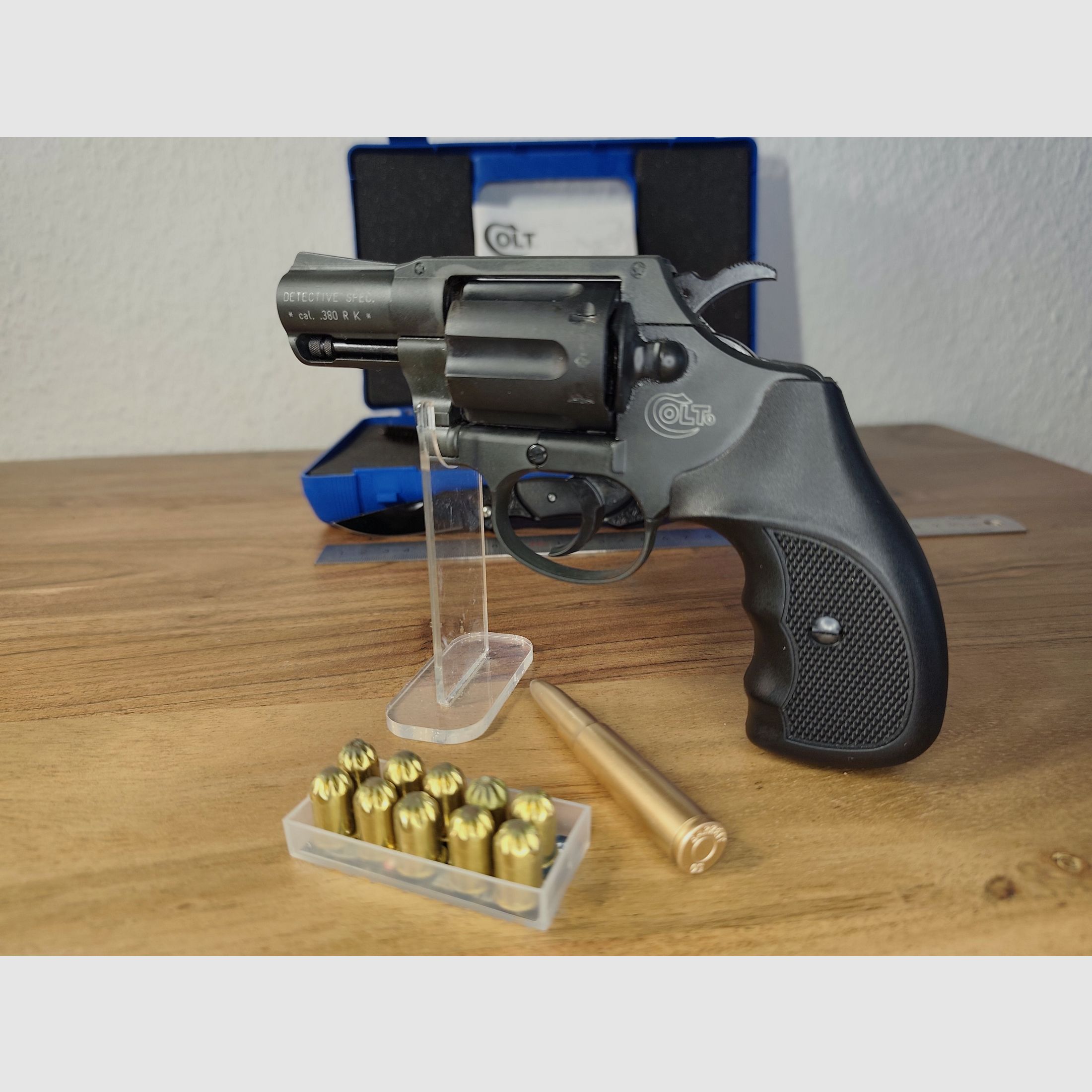 Umarex Colt Detective Spécial 9mm RK + cartouches de poivre + petit couteau de poche