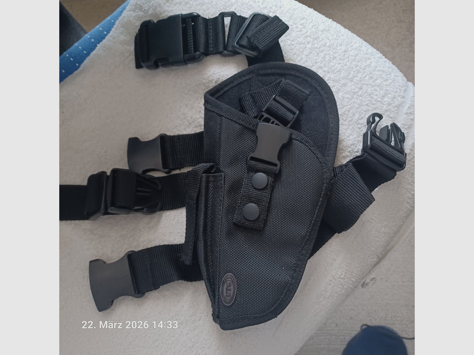 UTG Elite Tactical Thigh Holster - Universal thigh holster for pistol - Black - for left-handed users