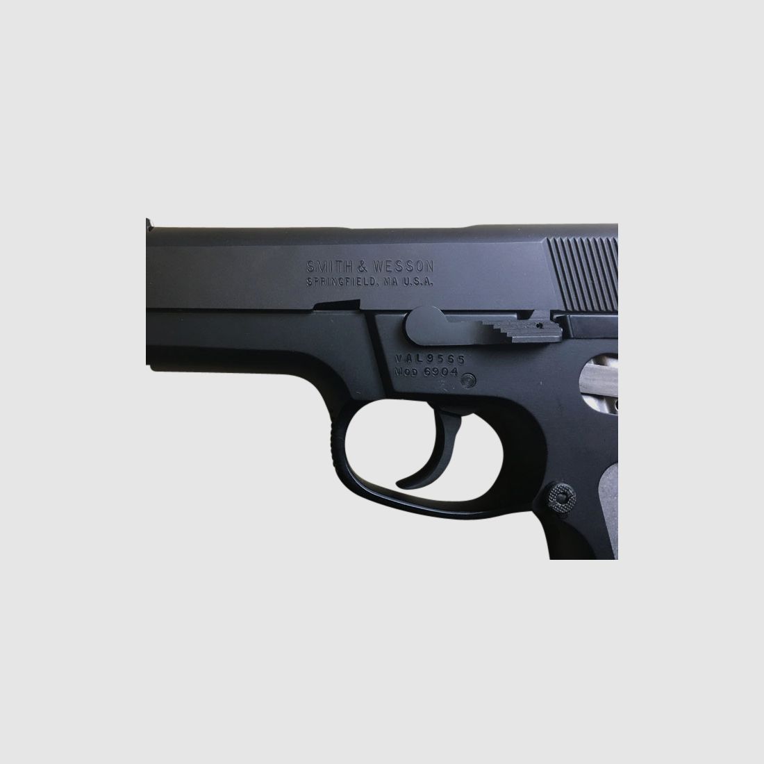 Pistole S&W Mod 6904 als Ersatzteilspender