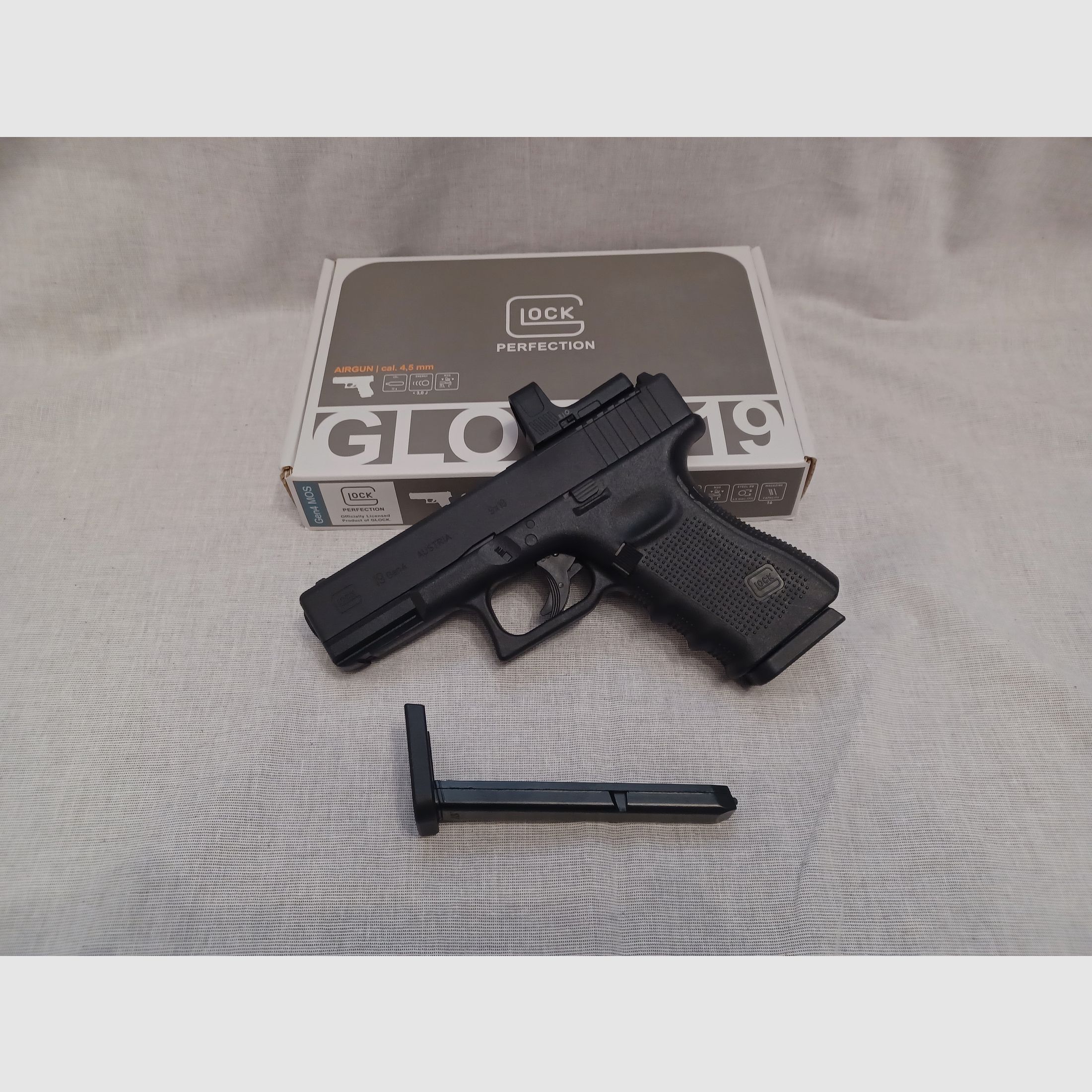 Glock 19 Gen4 MOS / RedDot / 4,5 mm BB / CO2 / Pistole / OVP (56)