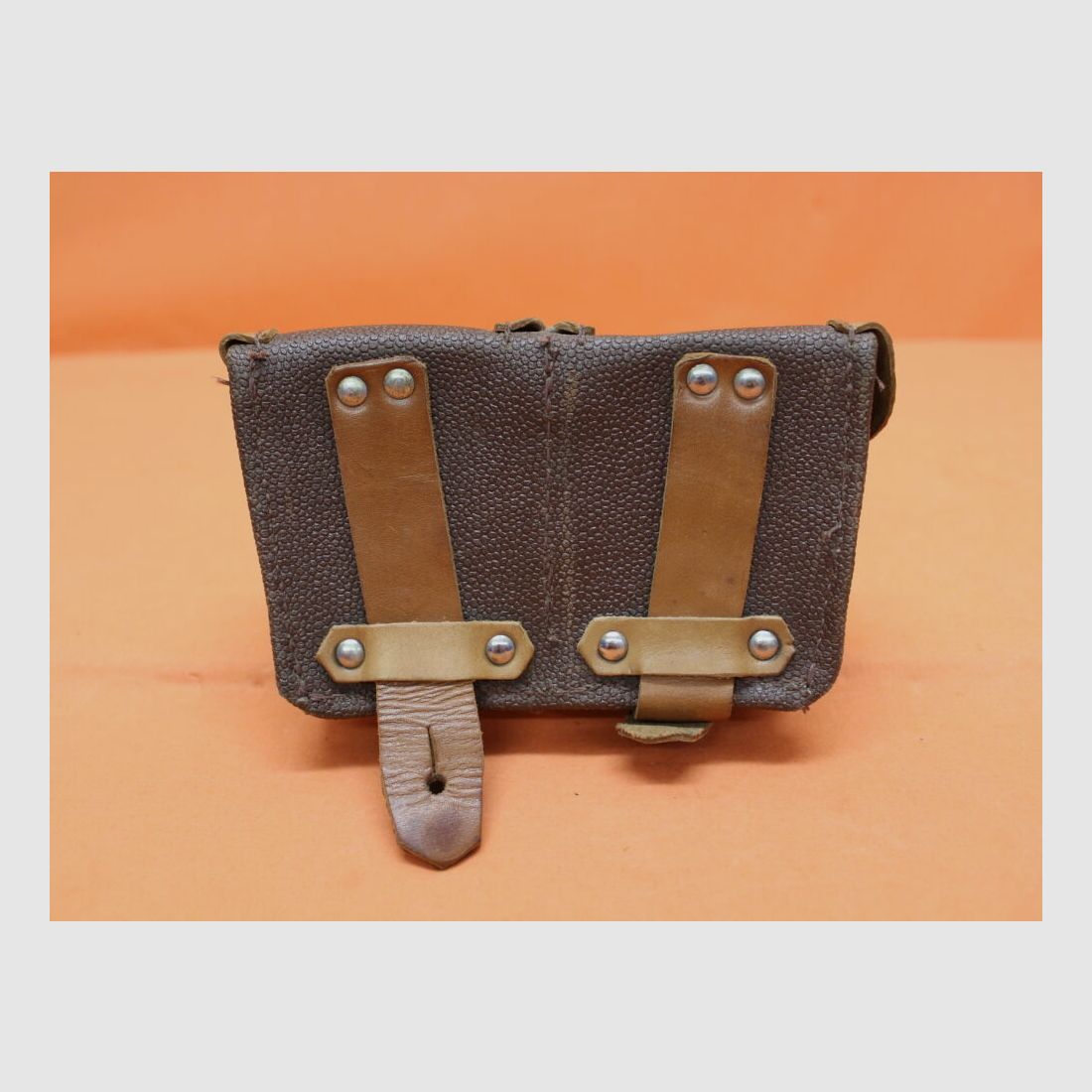 SURPLUS URSS Mosin-Nagant : Sac à munitions URSS en matériau composite marron / cuir pour cadre de chargeur (SURPLUS comme neuf)