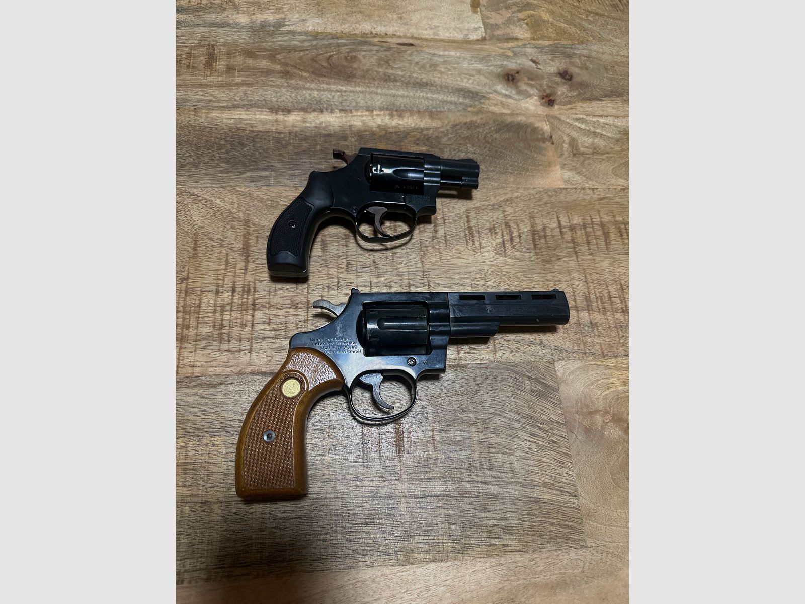 Collezione di revolver Weihrauch Arminius HW 37 e una Mauser Modell L100