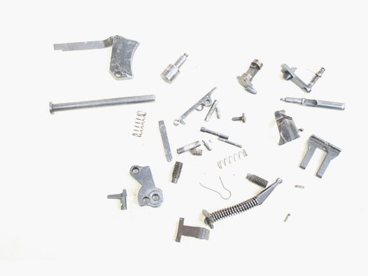 Lot de pièces d&rsquo;occasion pour pistolet BERETTA 76 -.22 Lr