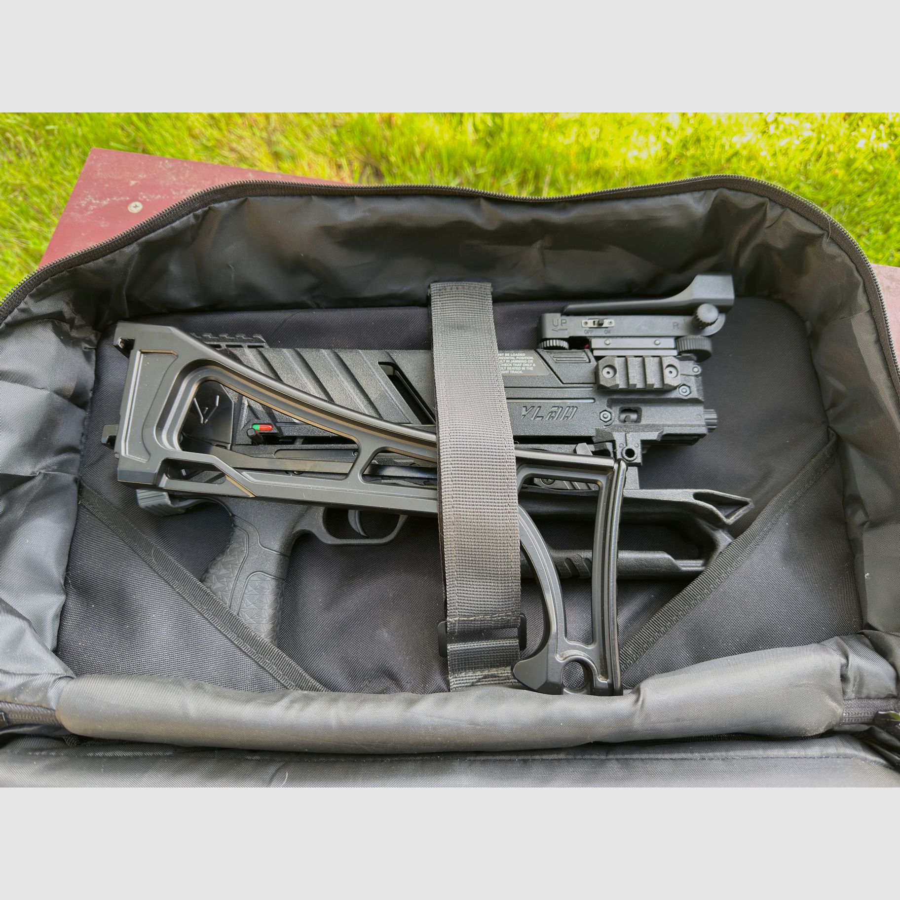 Ultrakomplettpaket EK Archery Vlad Repetierarmbrust mit 8 Schuß Magazin, Tasche, 30, 60 und 90 lbs Bogen, 6 Speadloader, Reddot, Ersatzsehenen, Pfeile usw.