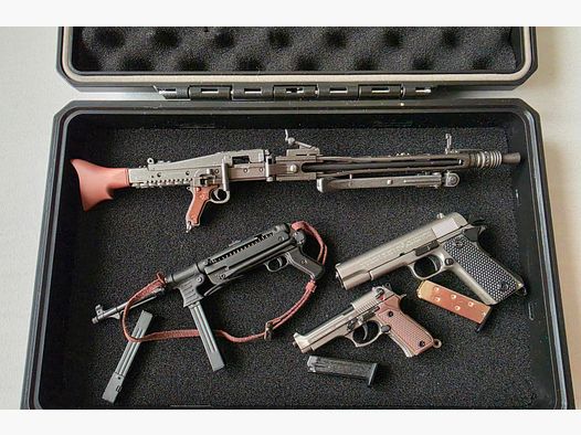 Armi in miniatura ad es. MP40, MG42 ecc. incluso valigetta.