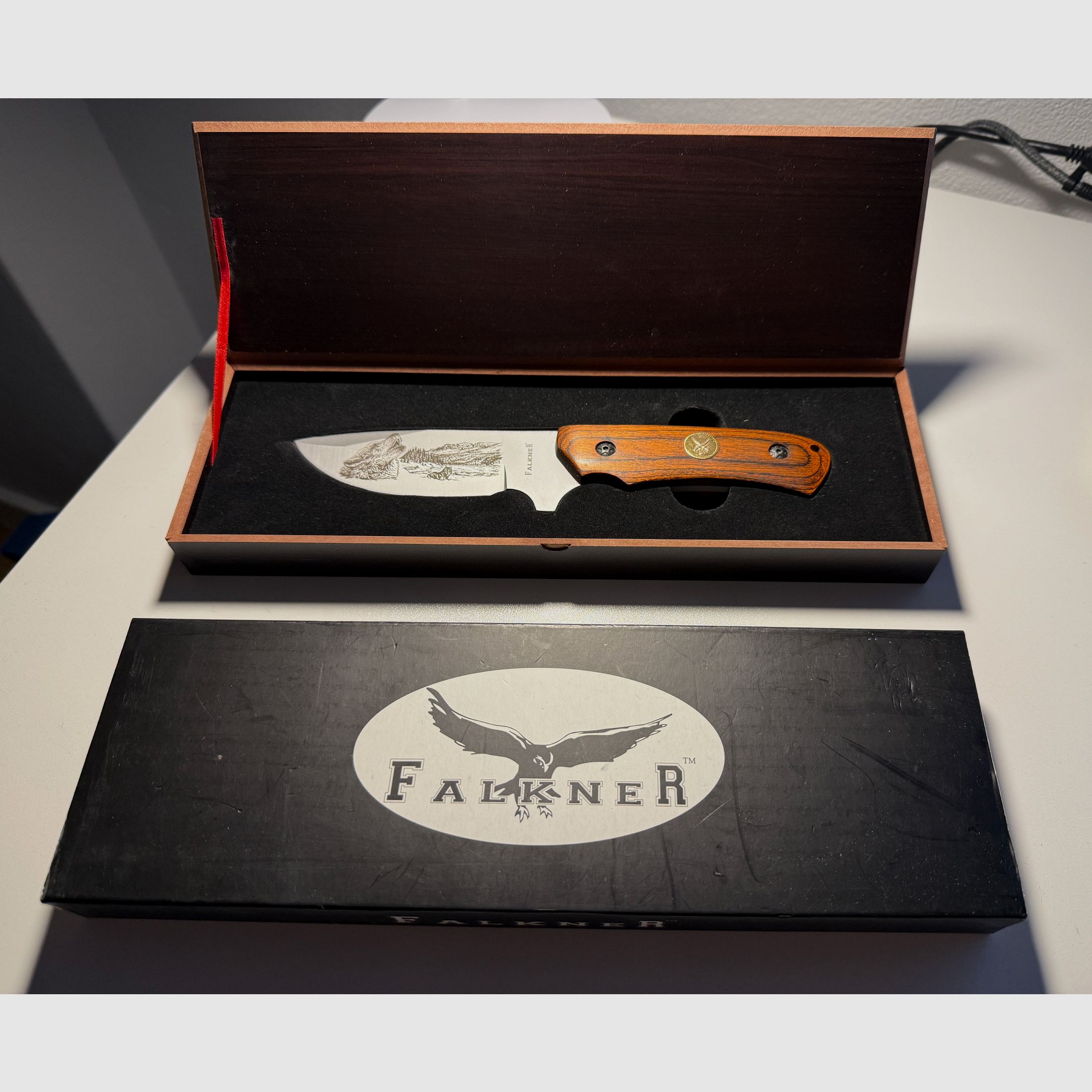 Falkner couteau de collection, Wolf