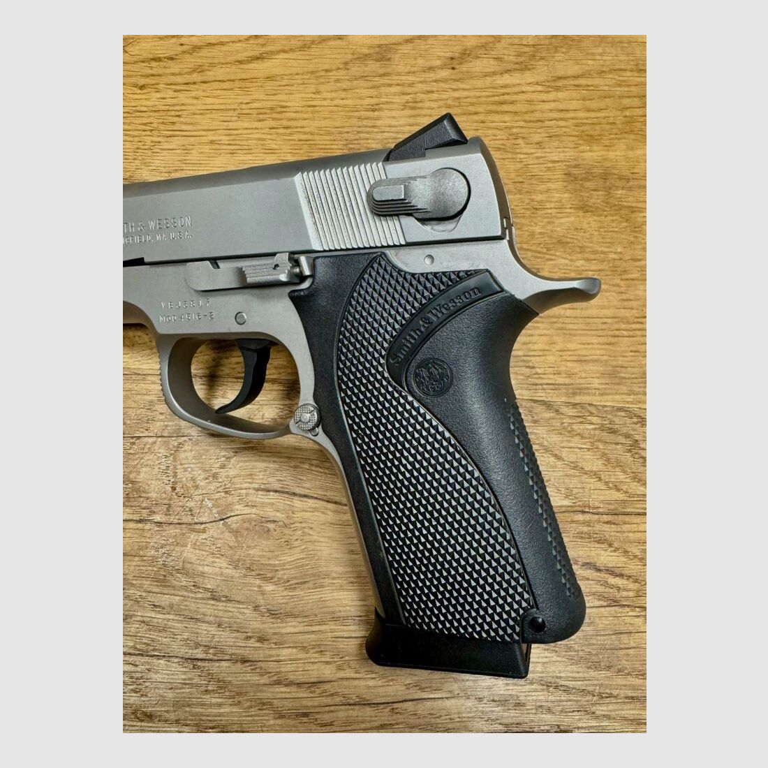 Smith & Wesson 4516-2, image 3 of 4