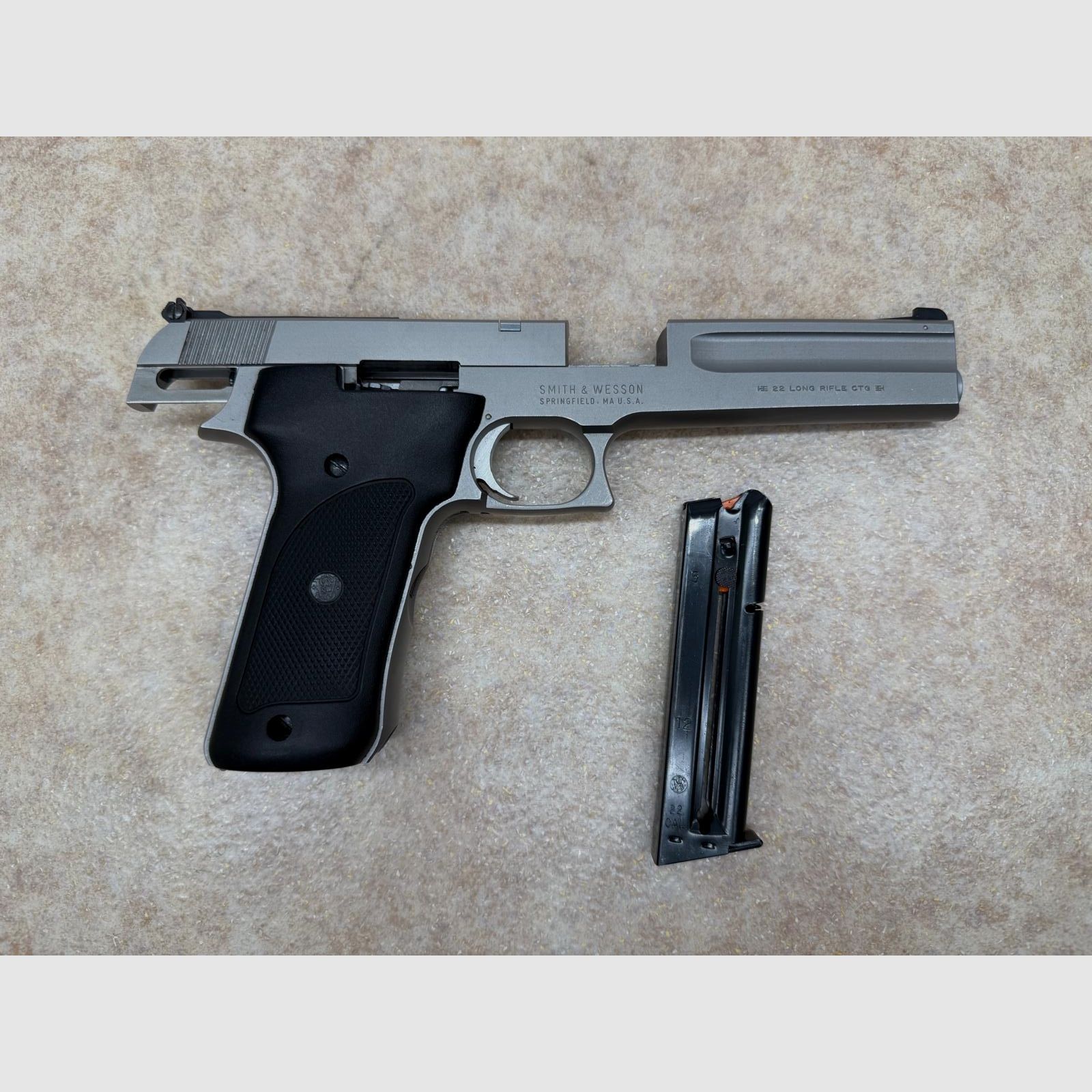 Smith & Wesson 2206 (.22LR)