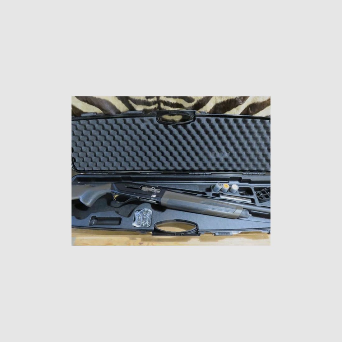 BROWNING Maxus 2 Compo Brown Flinte Kal. 12/89 Lauf 76 cm 5 Chokes – Waffenkoffer, Bild 10 von 10