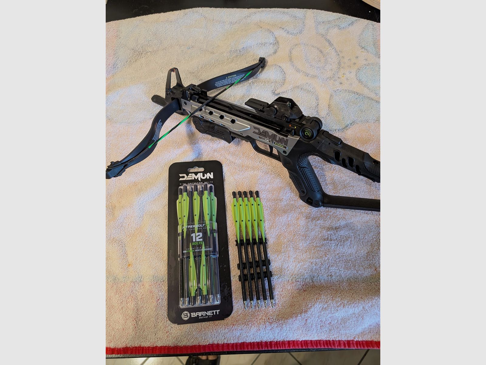 Vendo Barnett Denum Tristrike ballesta en set con flechas extra y bolsa.