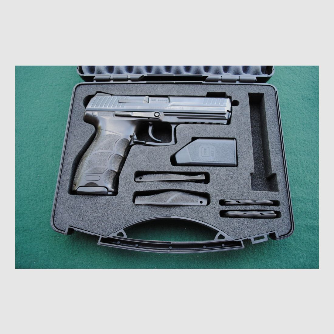 Heckler & Koch P 30L V1, police pistol, complete accessories including holster