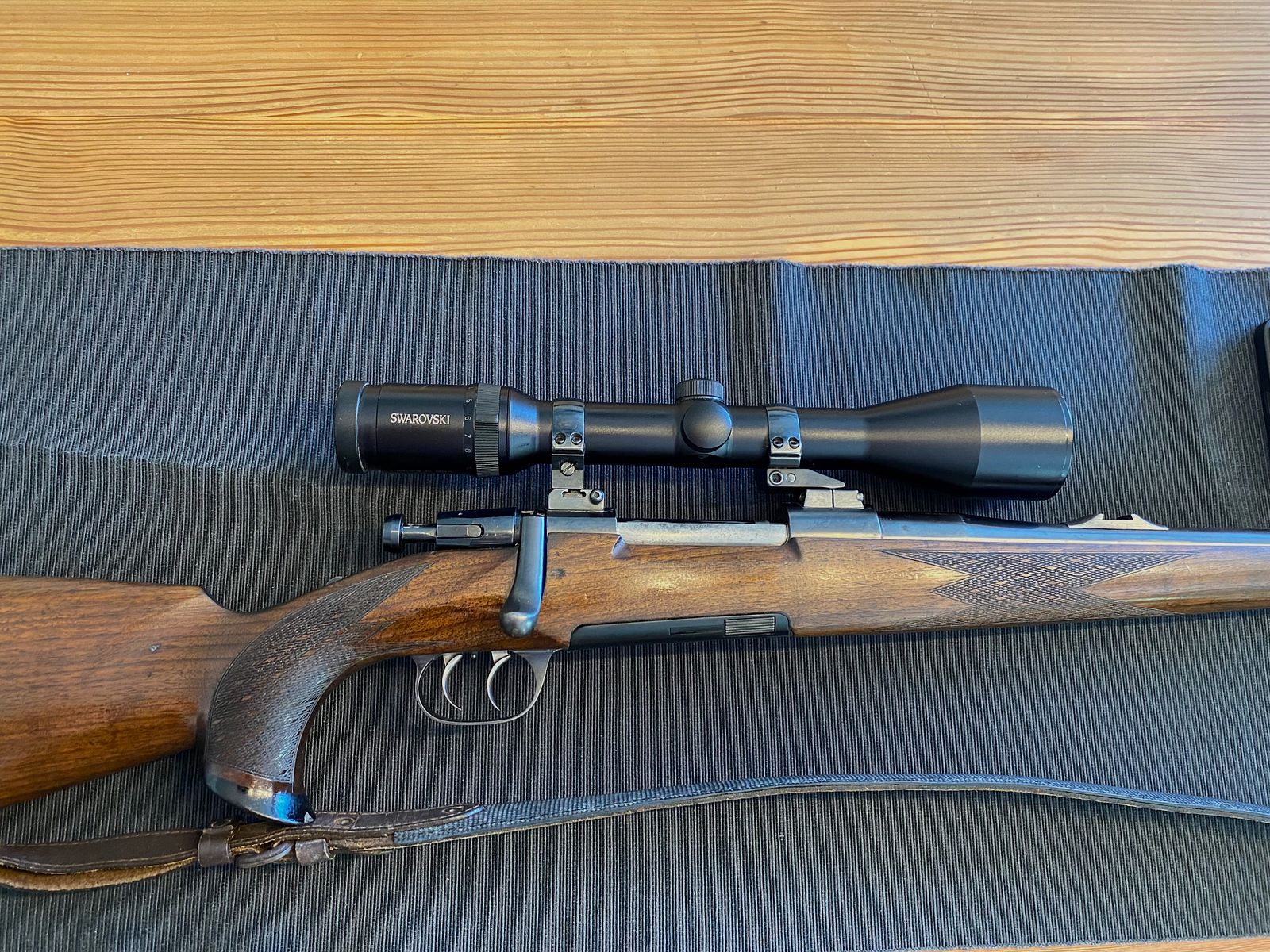 Mauser 98, calibro 30.06, Swarovski Habicht 3-12x50, silenziatore WHED,