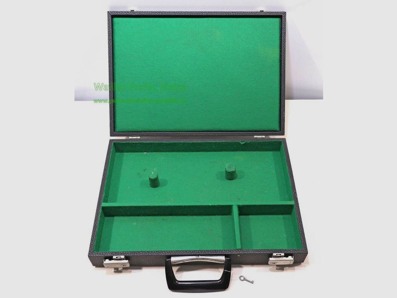 Diverse manufacturers short weapon cases wood