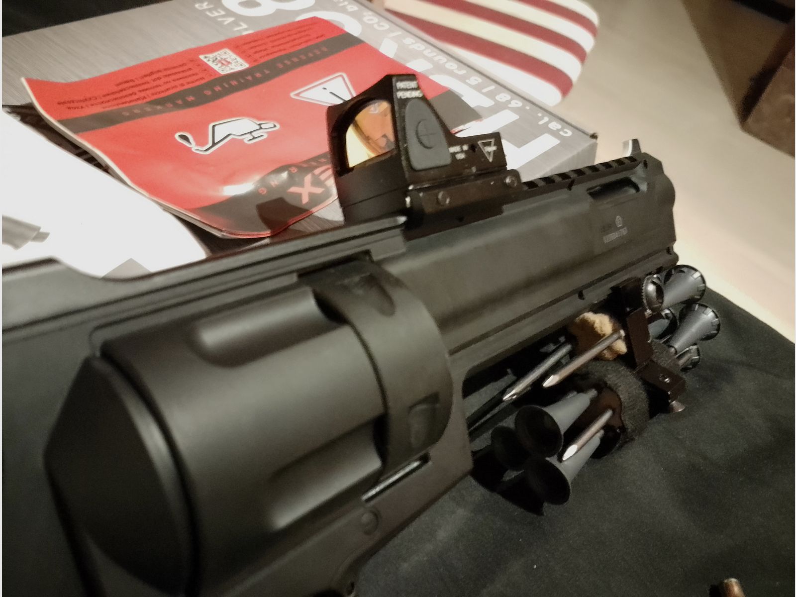 Neuwertiger HDR68 Markierer Gen1 T4E Cal .68 Nägel keine Pfeile Geschosshalter Nagelgeschosse Set Red DOT Visier 2 extra Magazin Trommel Rubberballs Zielscheiben CO2 Kapseln 