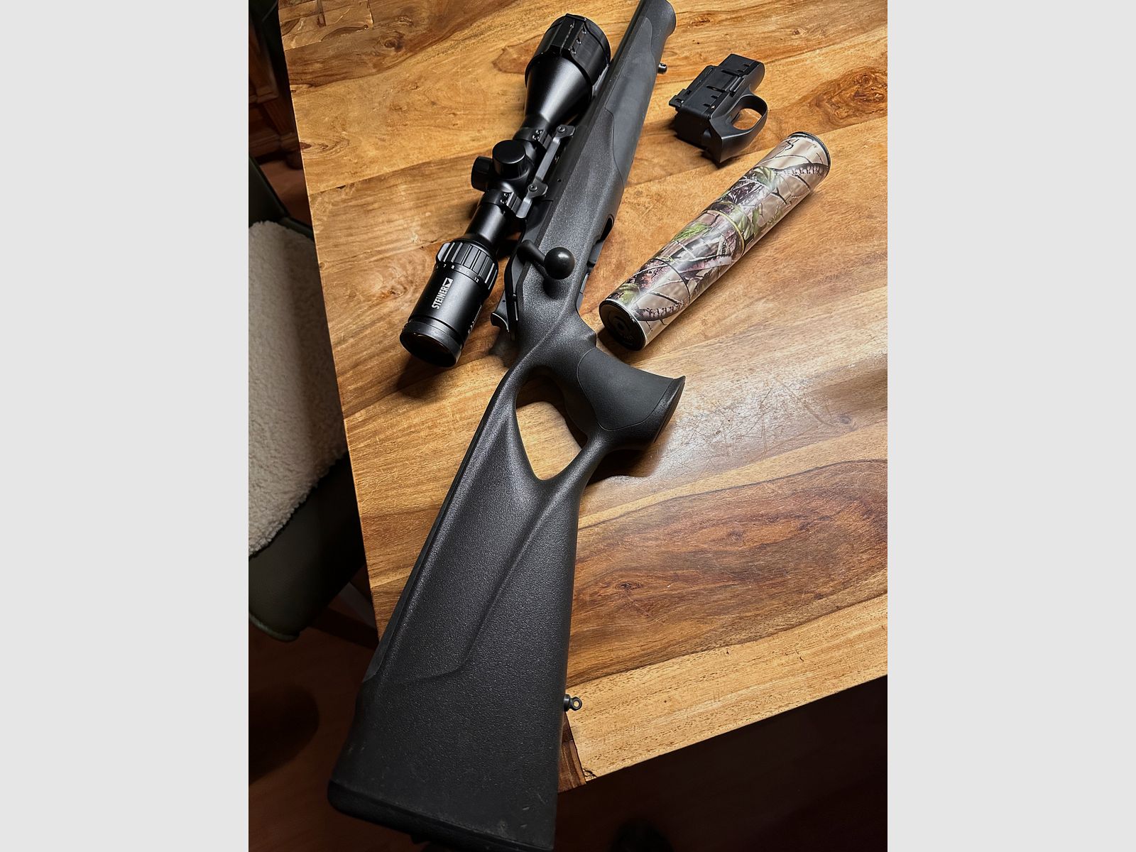 Blaser R8 Professional Success en .243Win con nueva montura Blaser, ¡incl. silenciador Stalon W110!