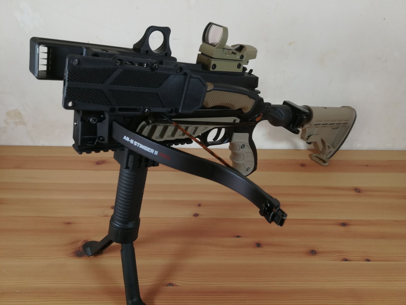 STEAMBOW AR-6 STINGER 2 AVEC BEAUCOUP D'ACCESSOIRES, POINT ROUGE, KIT DE COULEUR SABLE, BIPIED, CULASSE PLIANTE.