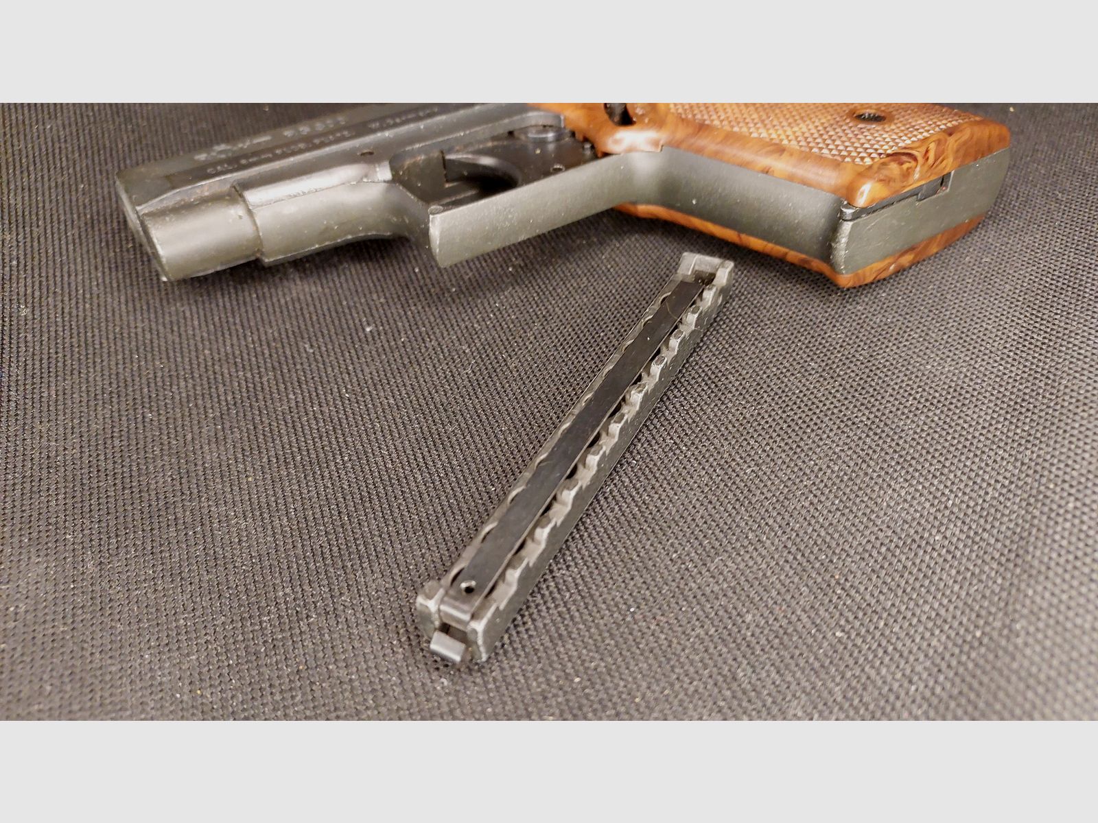 Röhm RG300 (RG 300) Schreckschuss Pistole Kal. 6mm Flobert (PTB 327)