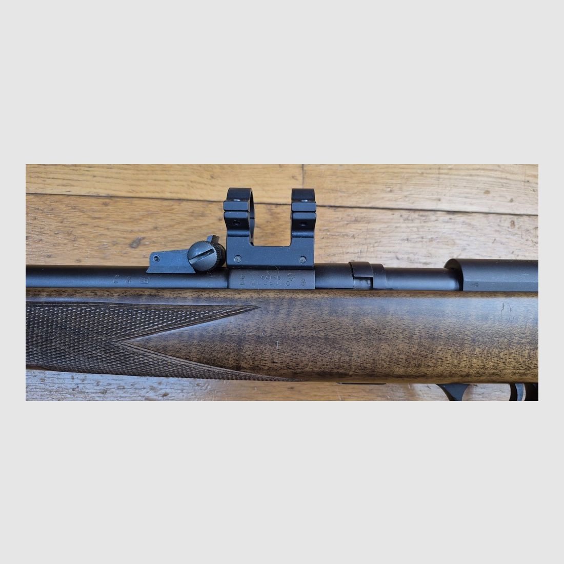 Seltene und originelle Beretta Olimpia Repetierbüchse – „Modelo Unione“ – Kal. .22LR – Zwei Modi: manuelle Wiederholung und halbautomatisch – Schwere Büchse, die mehr auf Präzision als auf Freizeit ausgerichtet ist – 5 Schuss – Hochwertiges Nussbaumholz und Mechanik in TBE++ – Brünierung zu 99,99% – Wunderschöner Lauf – Beretta-Qualität überall – TBE+++, Bild 6 von 38