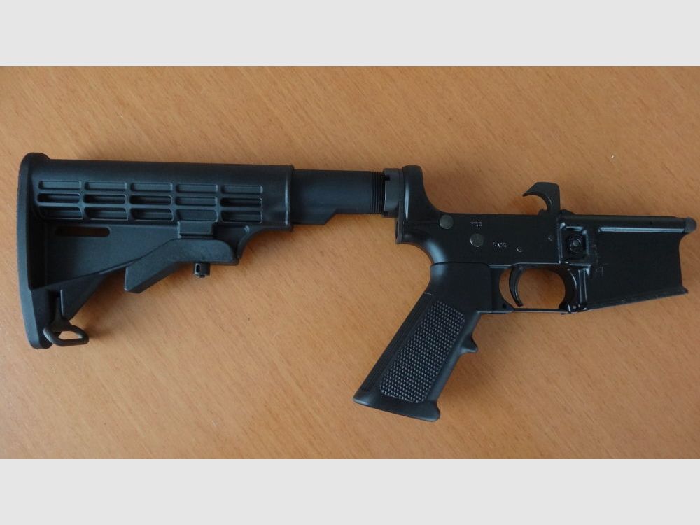 DPMS DPMS AR-15 LOWER RECEIVER MIT M4 SCHUBSCHAFT